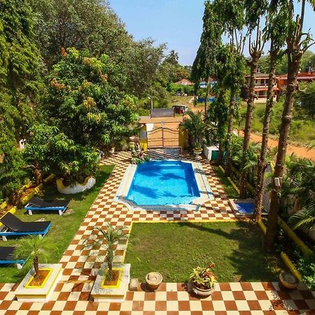 Treebo Trend Skylight Royal Stay Candolim Esterno foto