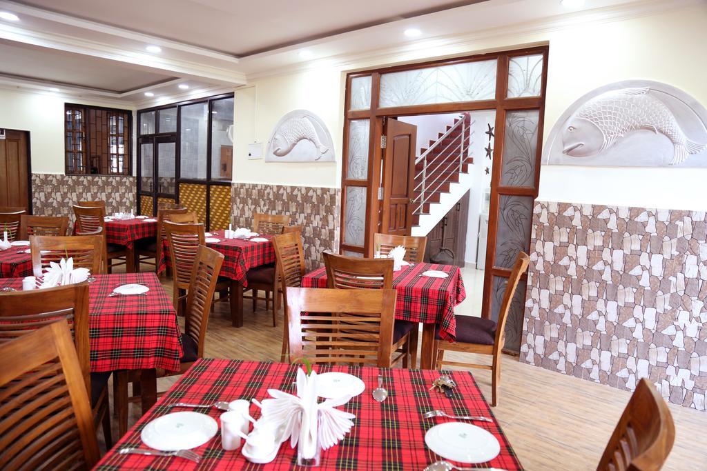 Treebo Trend Skylight Royal Stay Candolim Esterno foto
