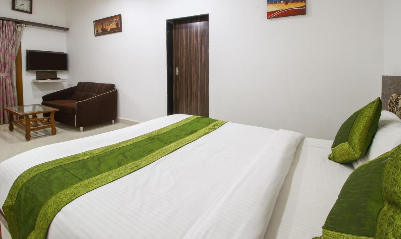 Treebo Trend Skylight Royal Stay Candolim Esterno foto