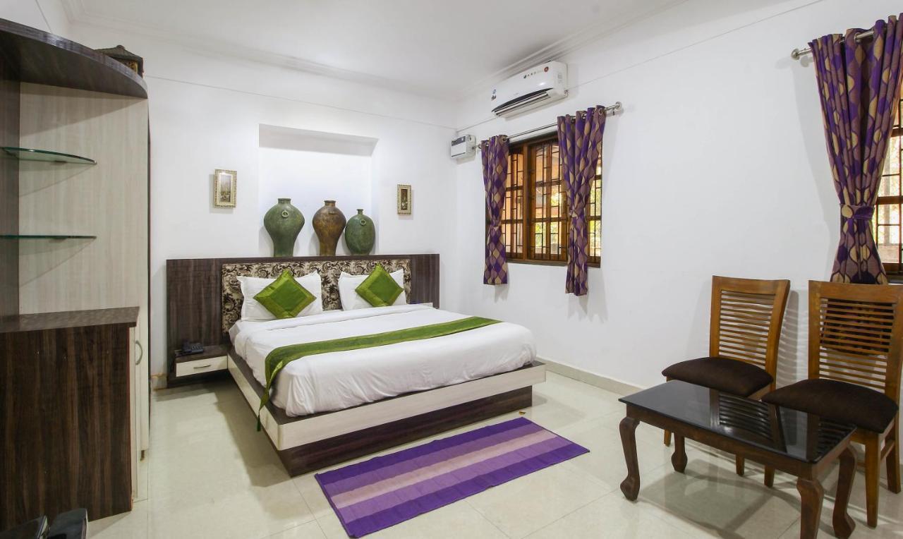 Treebo Trend Skylight Royal Stay Candolim Esterno foto