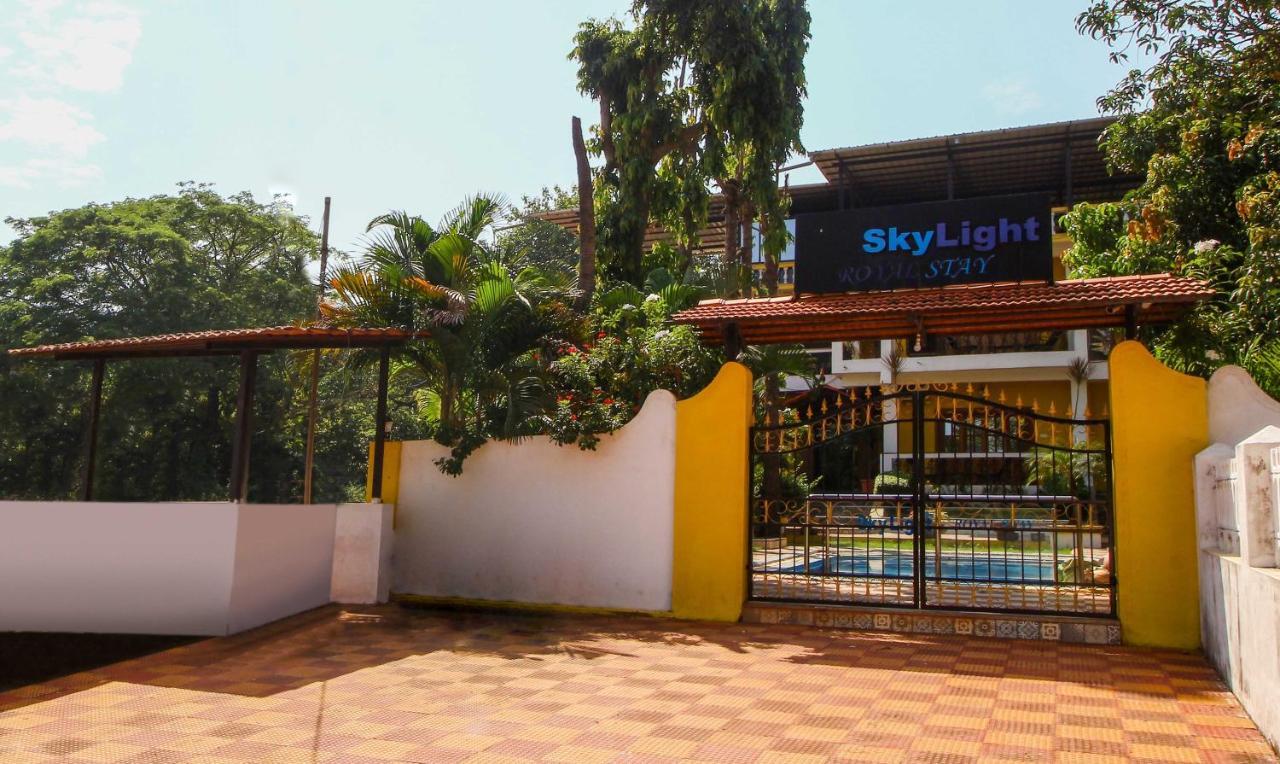 Treebo Trend Skylight Royal Stay Candolim Esterno foto