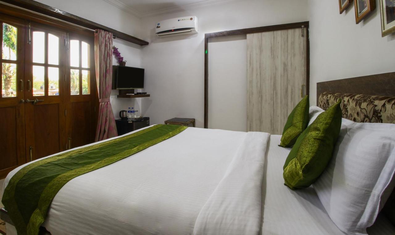 Treebo Trend Skylight Royal Stay Candolim Esterno foto
