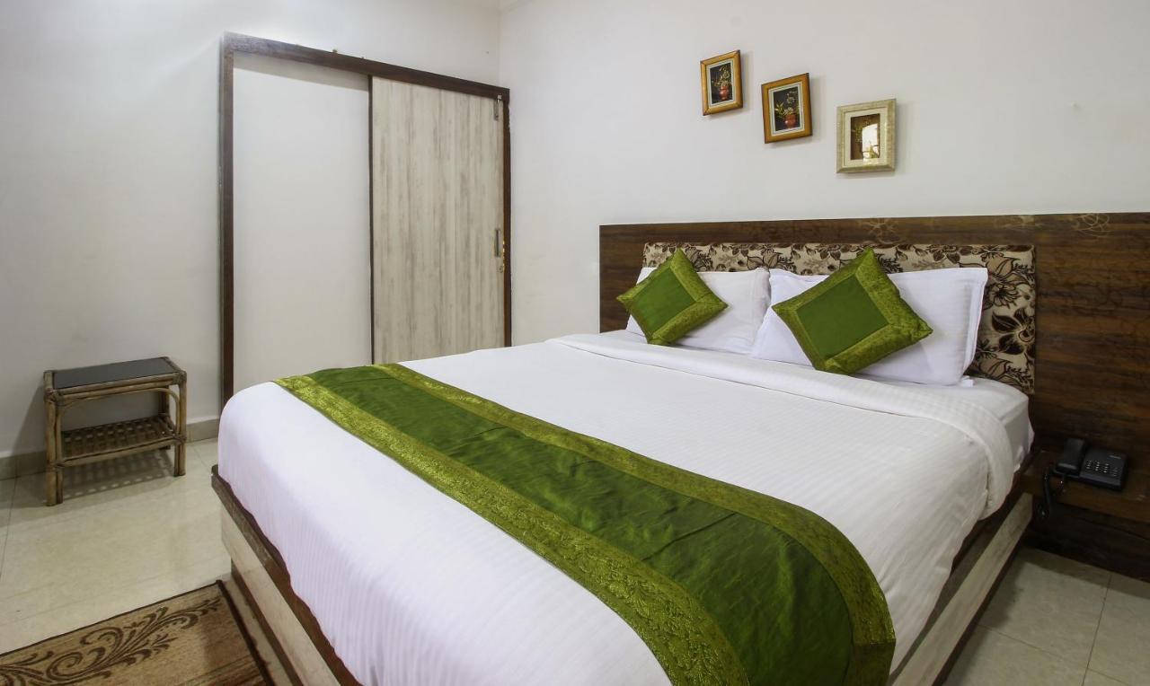 Treebo Trend Skylight Royal Stay Candolim Esterno foto