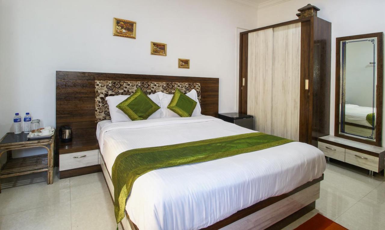 Treebo Trend Skylight Royal Stay Candolim Esterno foto
