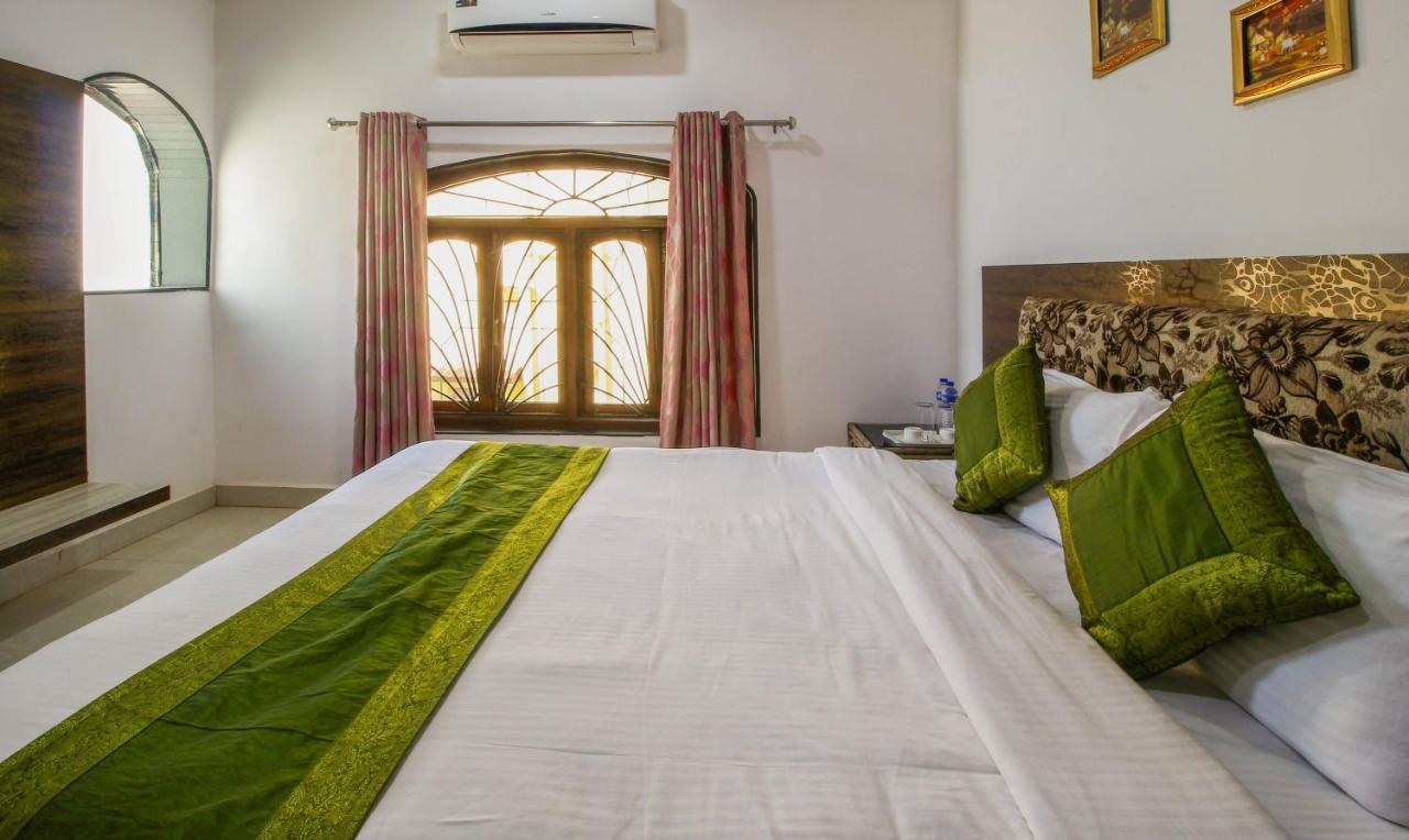 Treebo Trend Skylight Royal Stay Candolim Esterno foto