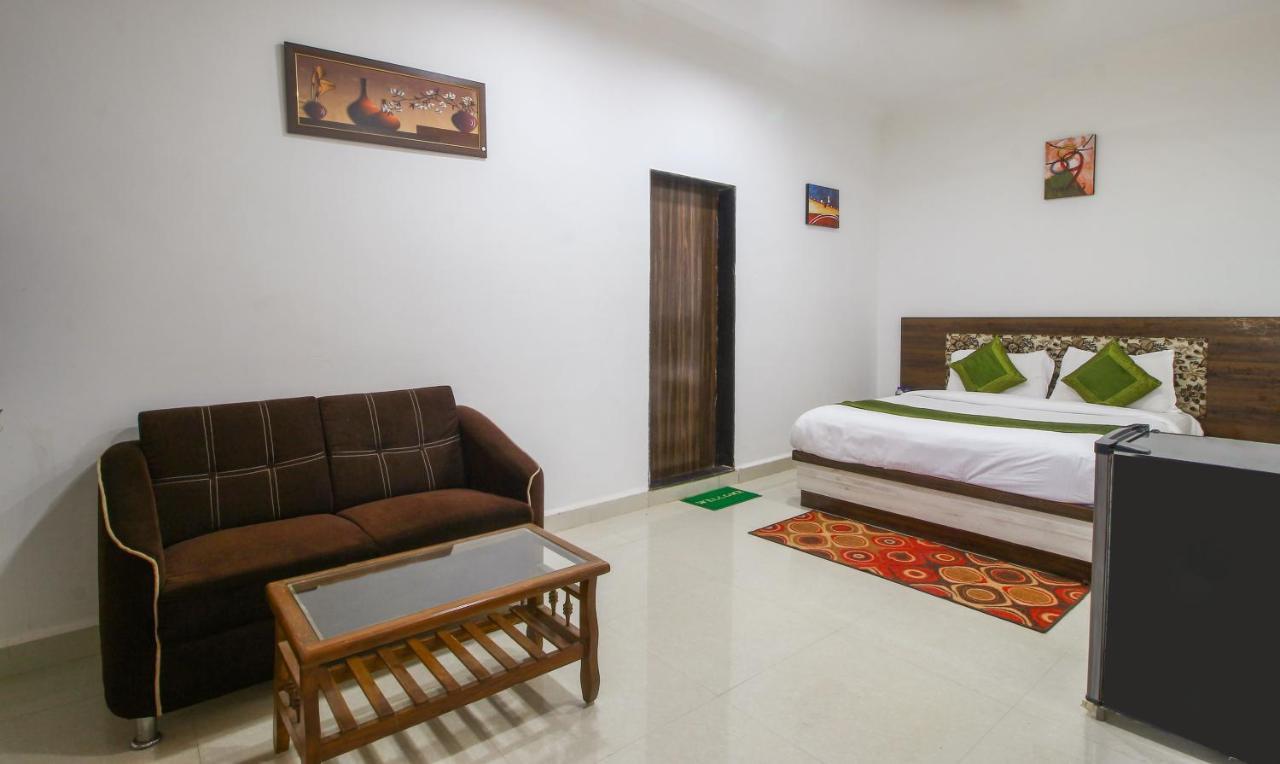 Treebo Trend Skylight Royal Stay Candolim Esterno foto