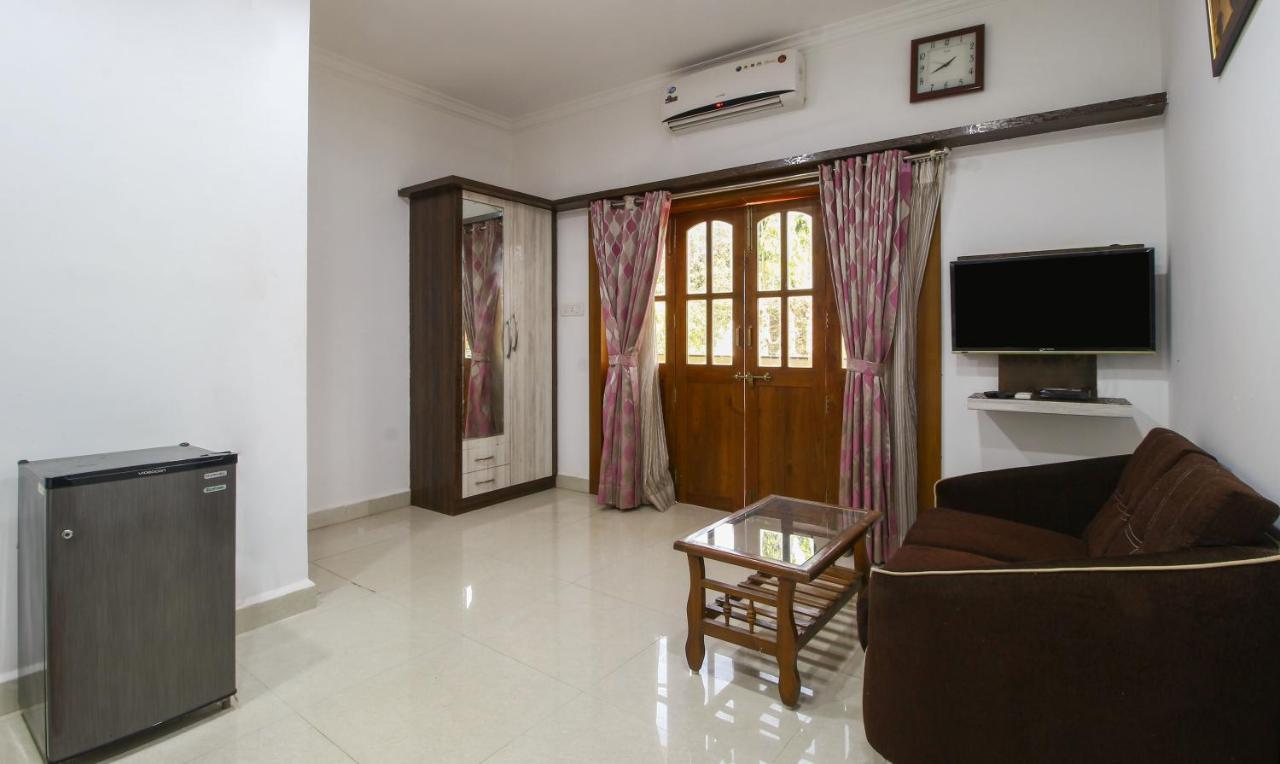 Treebo Trend Skylight Royal Stay Candolim Esterno foto