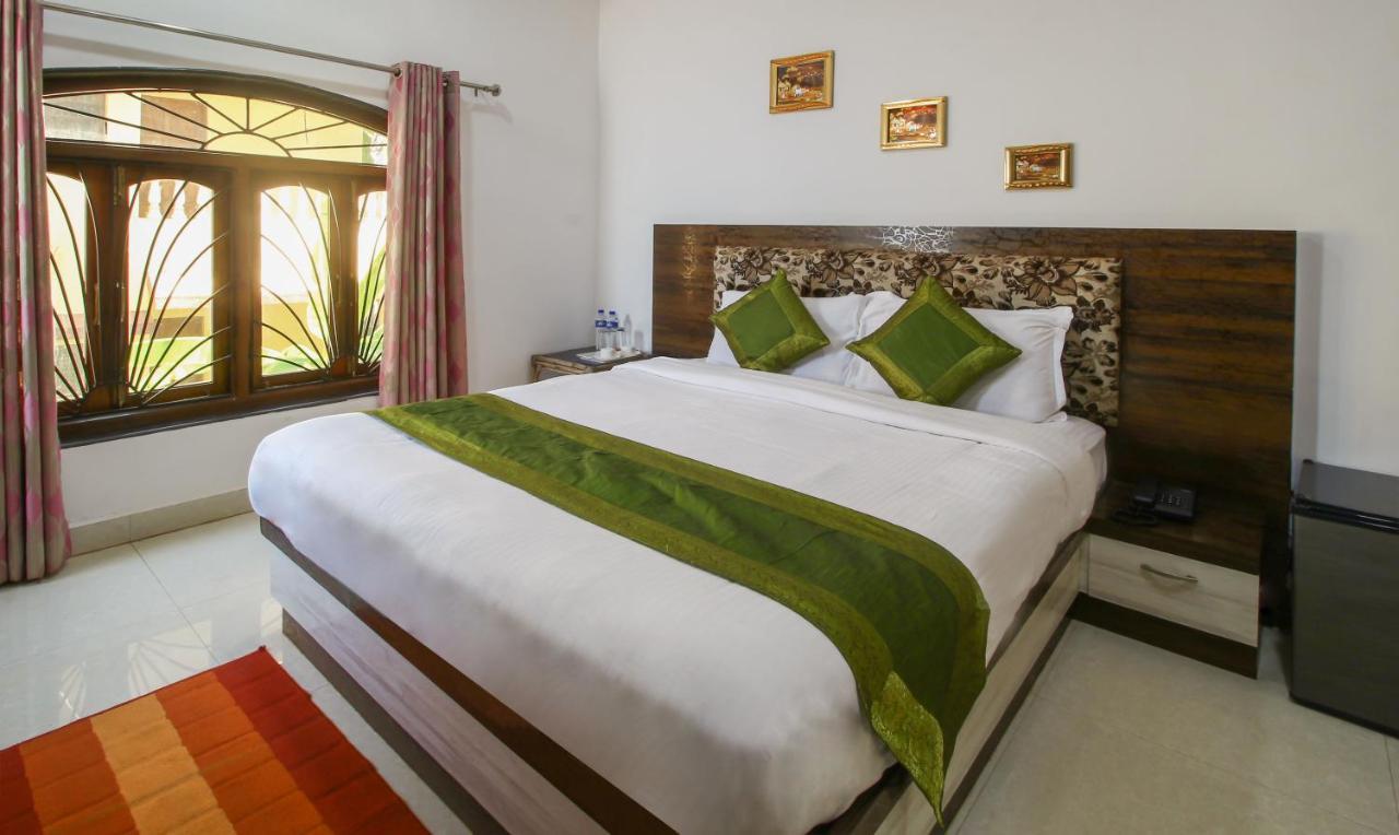 Treebo Trend Skylight Royal Stay Candolim Esterno foto