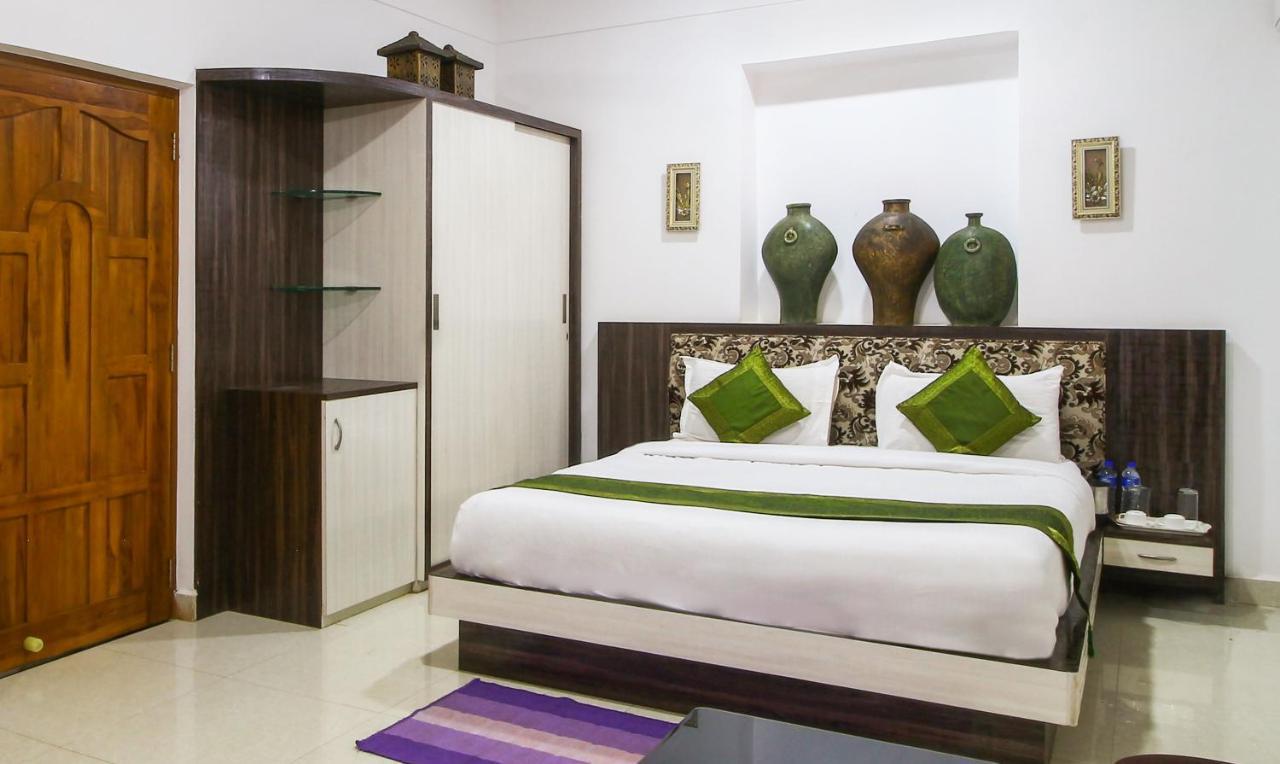 Treebo Trend Skylight Royal Stay Candolim Esterno foto
