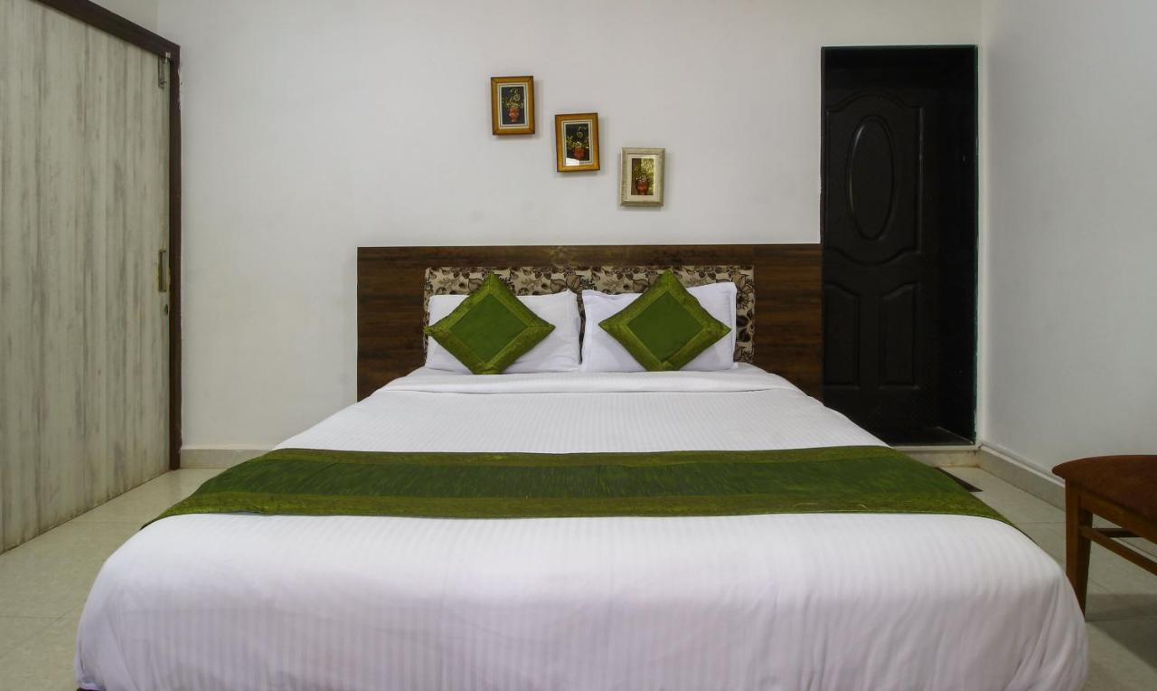 Treebo Trend Skylight Royal Stay Candolim Esterno foto
