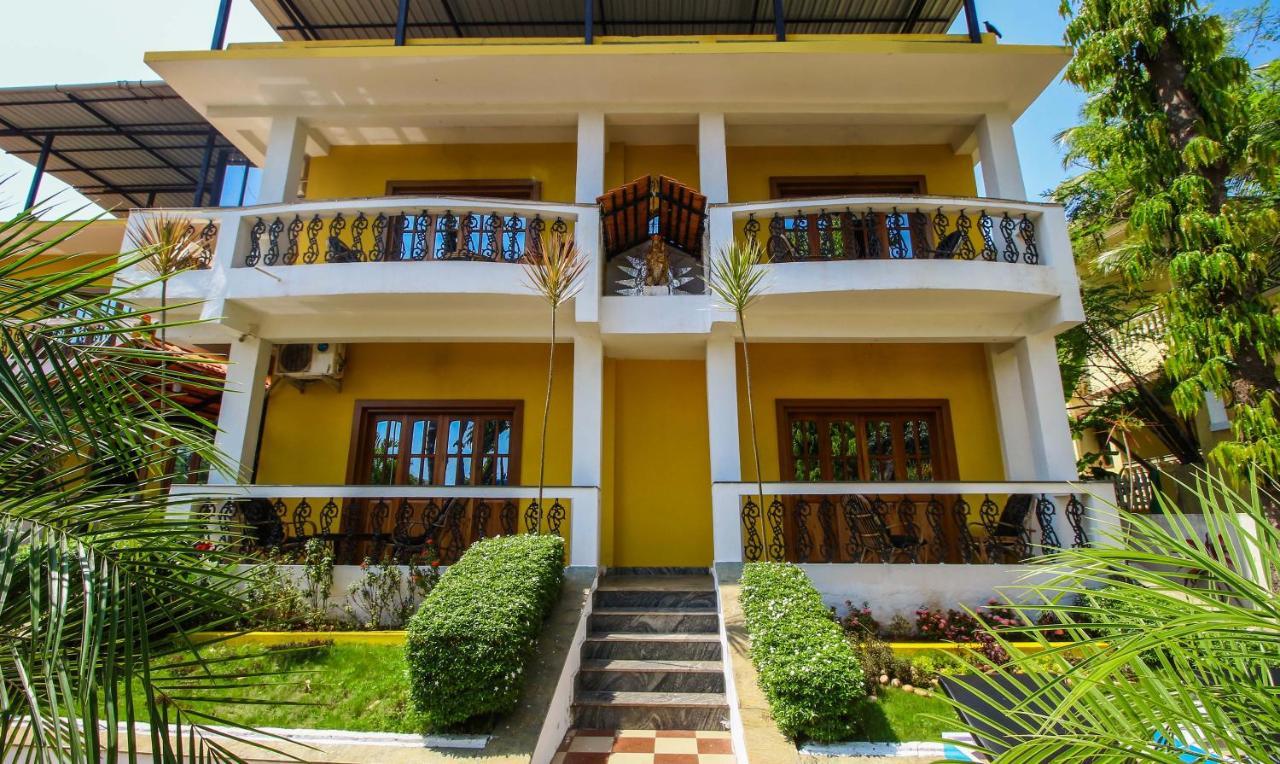 Treebo Trend Skylight Royal Stay Candolim Esterno foto