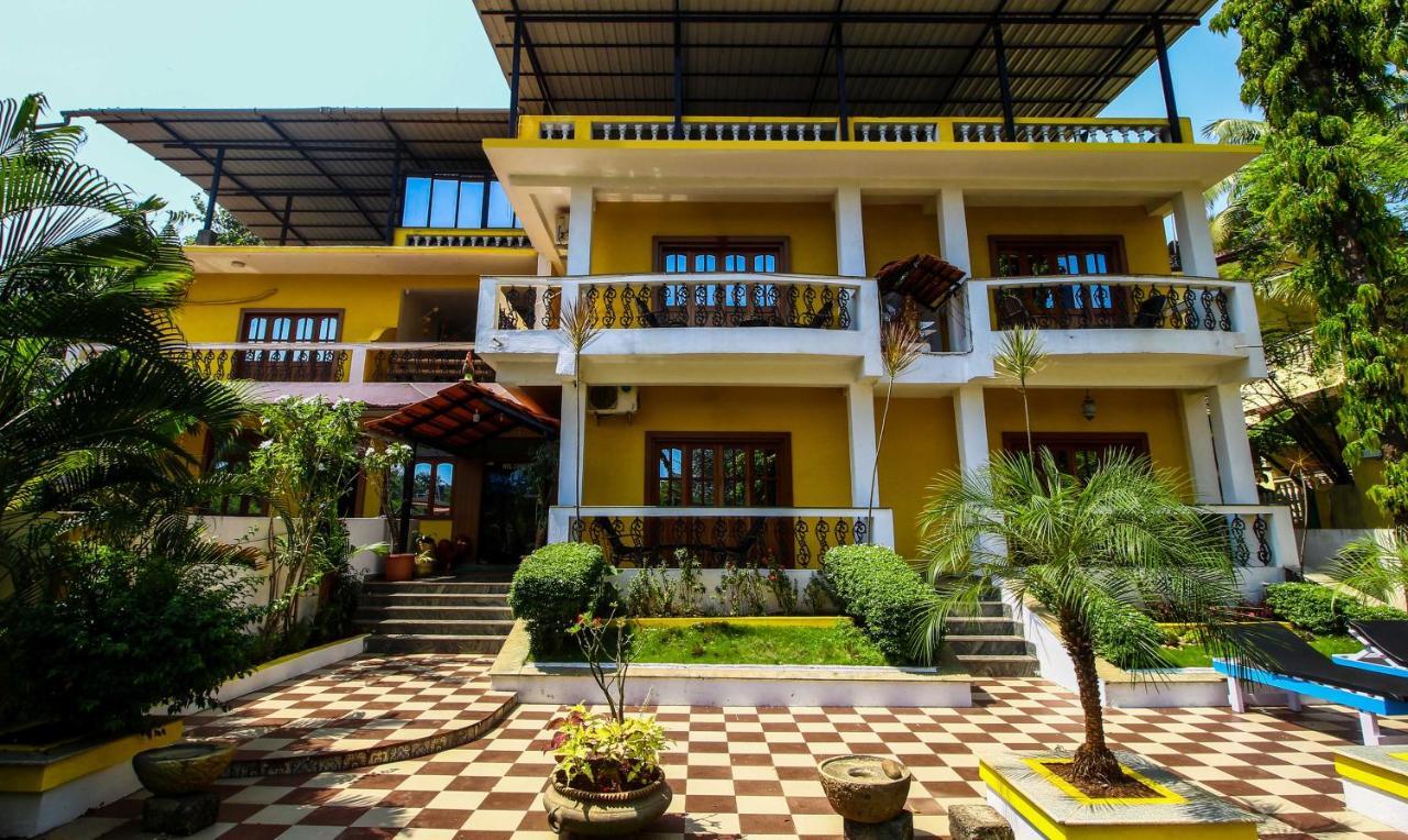 Treebo Trend Skylight Royal Stay Candolim Esterno foto