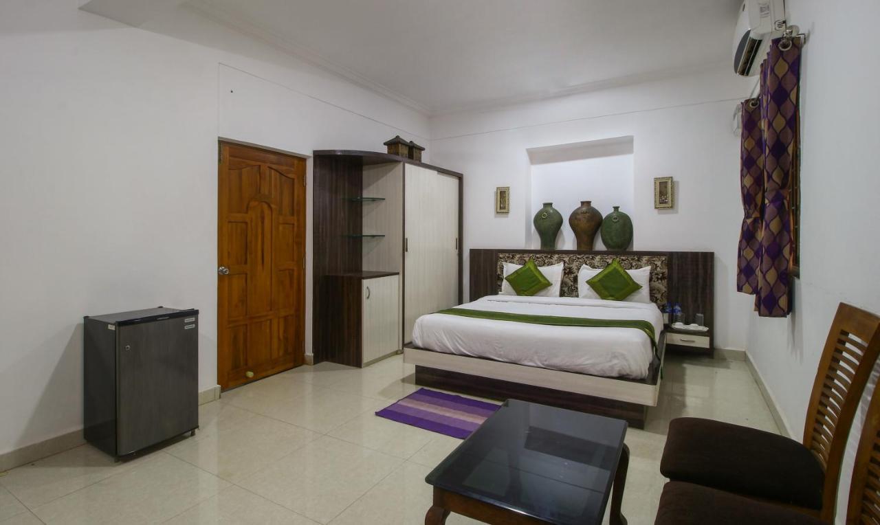 Treebo Trend Skylight Royal Stay Candolim Esterno foto